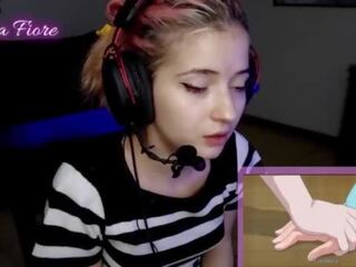 18anni youtuber prende concupiscent guardare hentai durante il ruscello e masturba - emma fiore