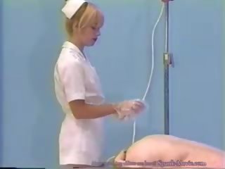 Katie gibt arschspülung und strapon, kostenlos dildo xxx video 16